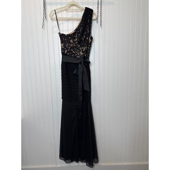BETSY & ADAM Black Lace Shutter Pleated Mesh Hem One Shoulder Gown Size 10 - Picture 2 of 3
